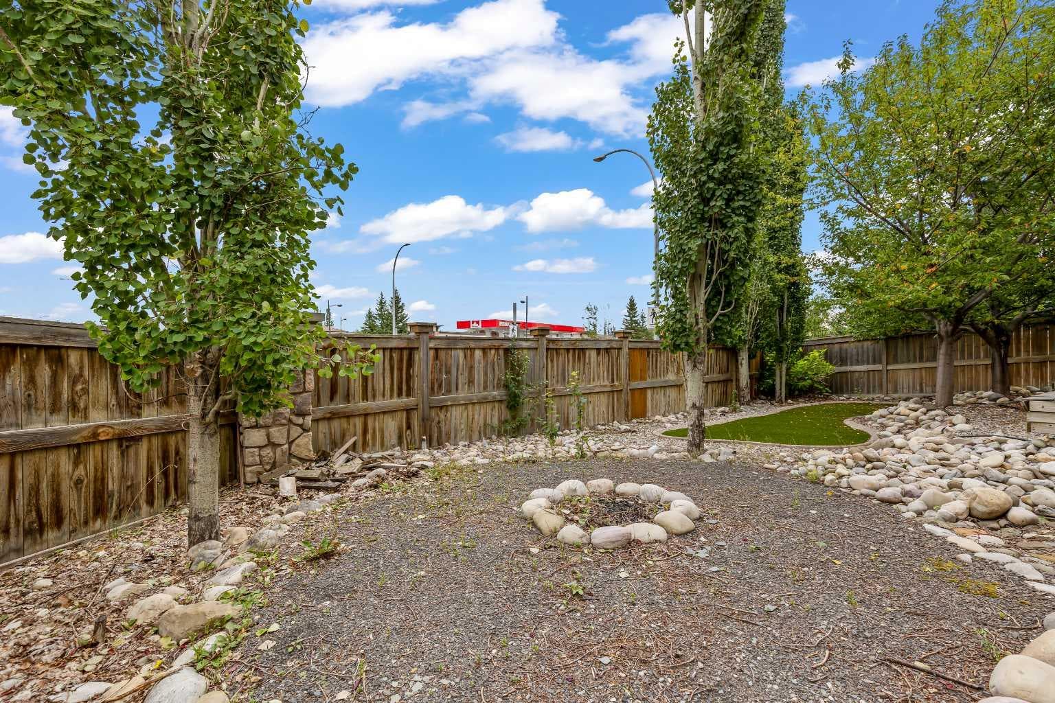 111 CRANARCH Circle SE