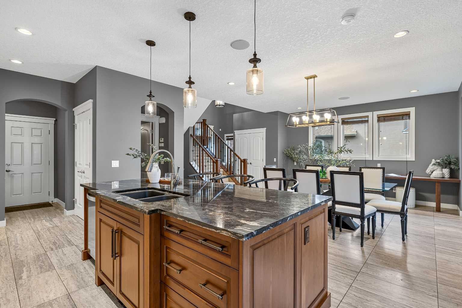 111 CRANARCH Circle SE