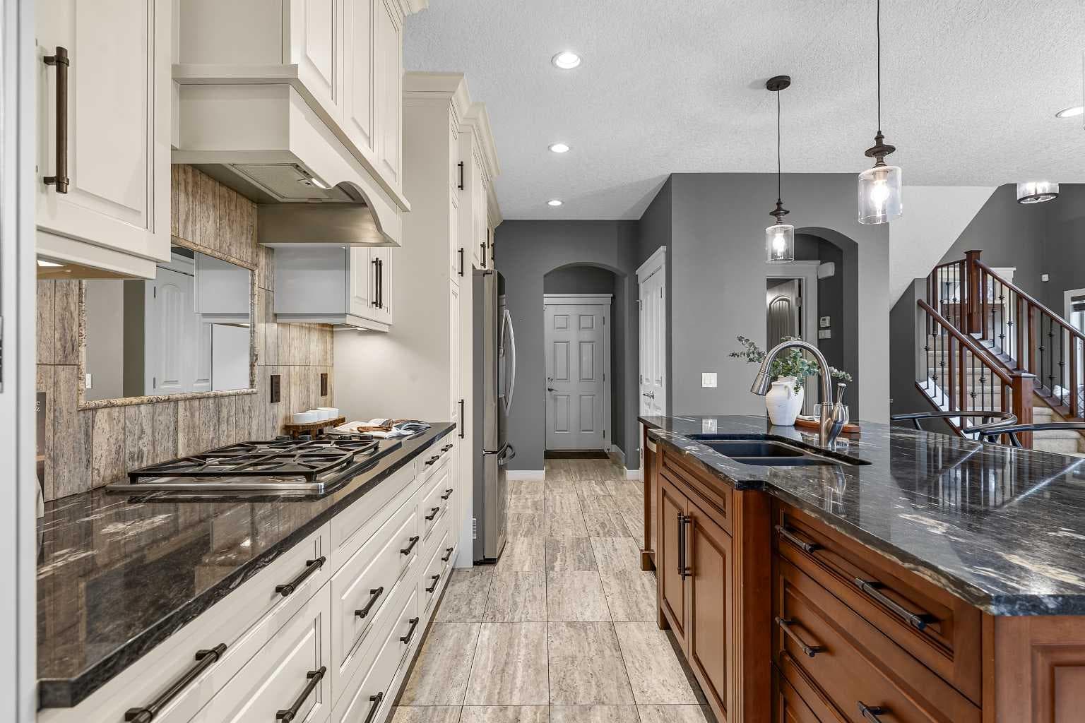 111 CRANARCH Circle SE