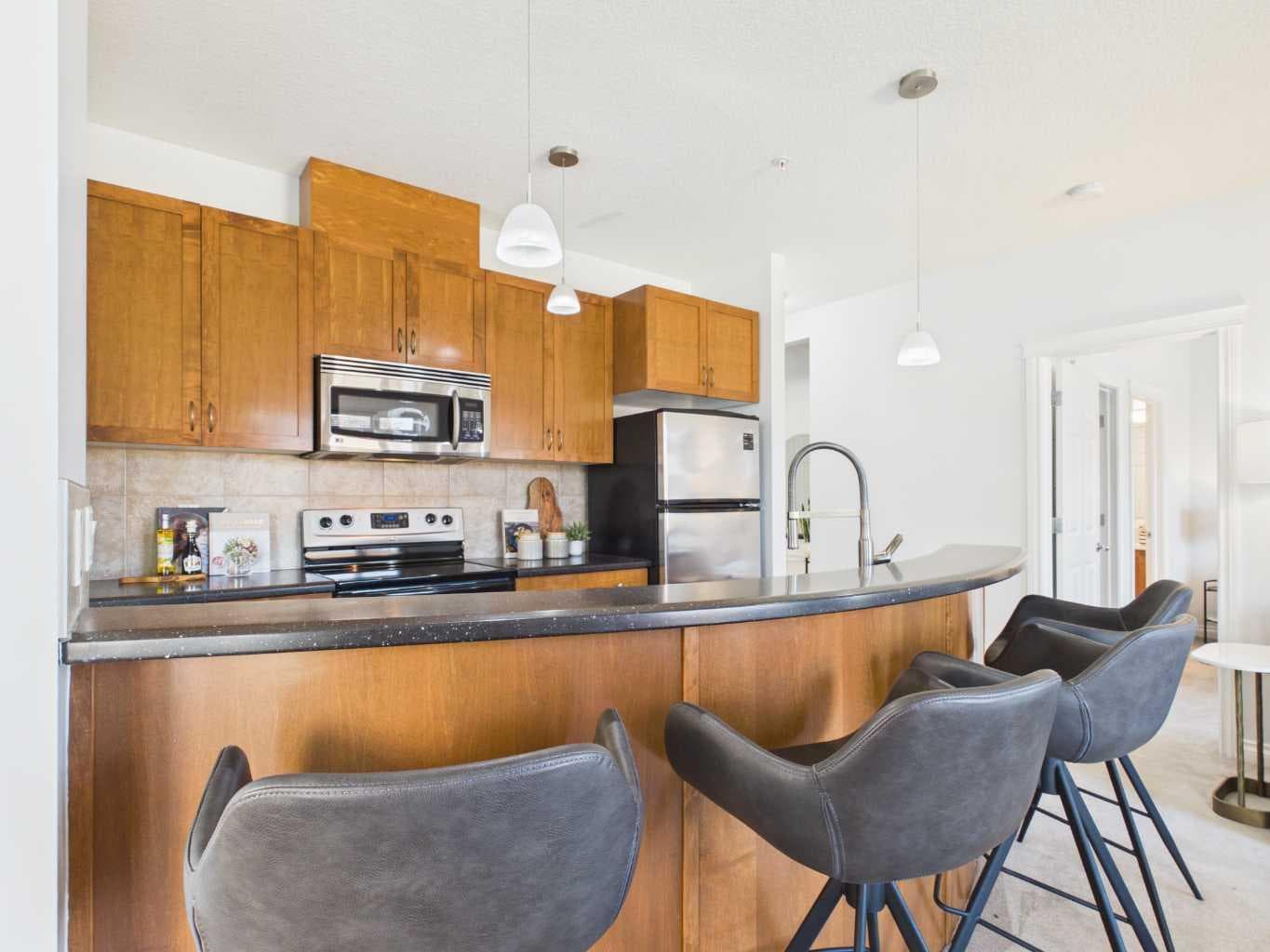 204, 2 hemlock Crescent SW