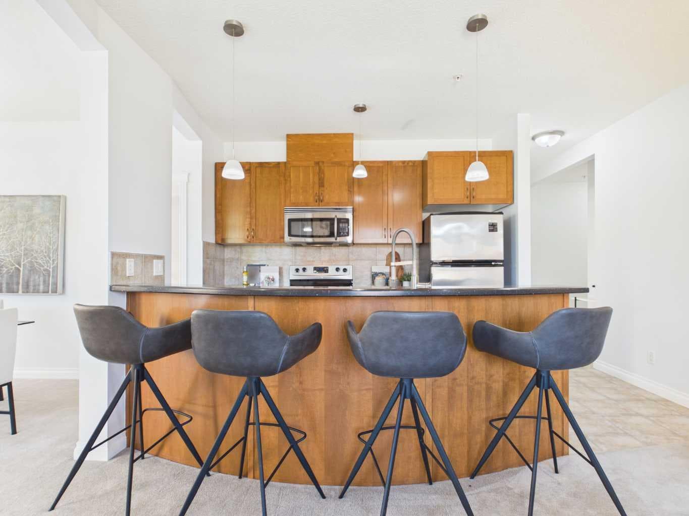 204, 2 hemlock Crescent SW
