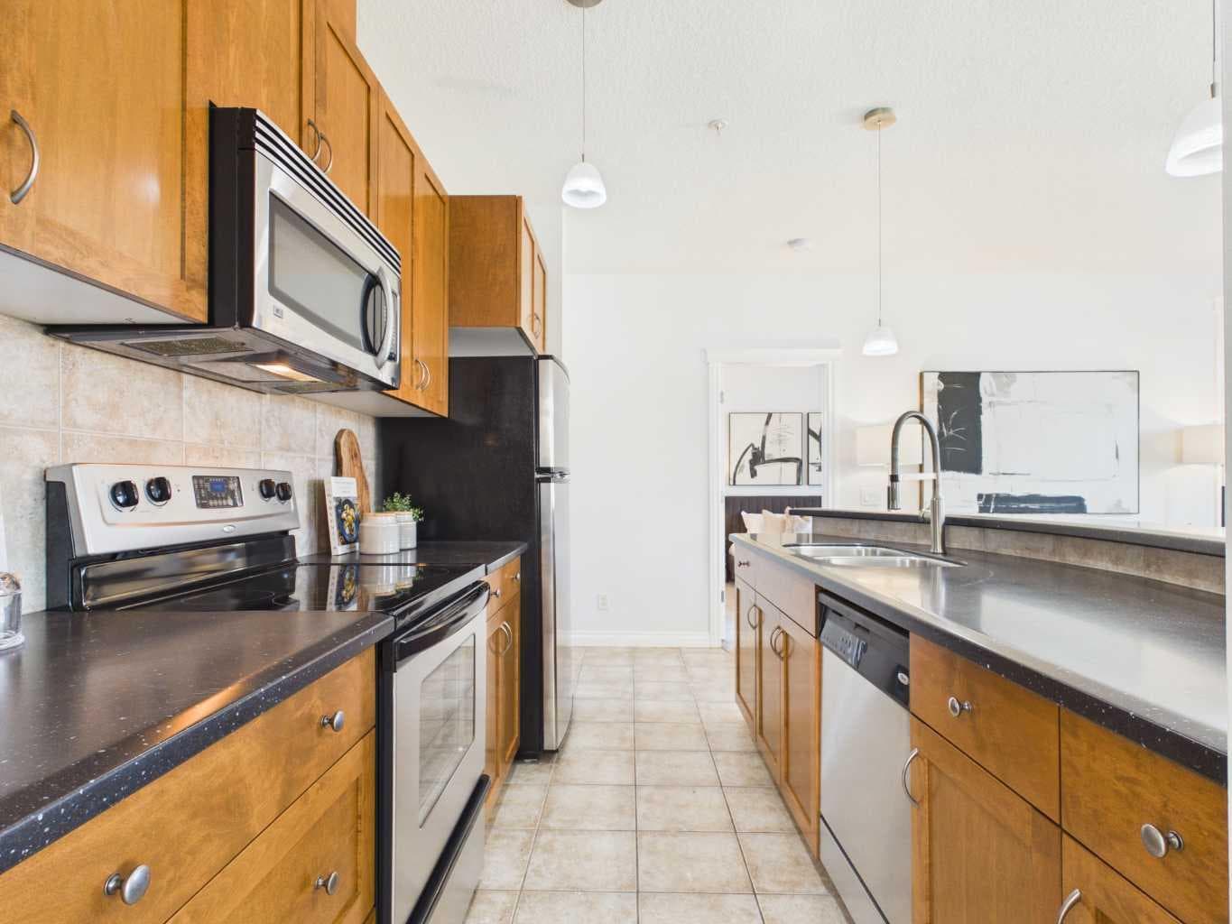 204, 2 hemlock Crescent SW