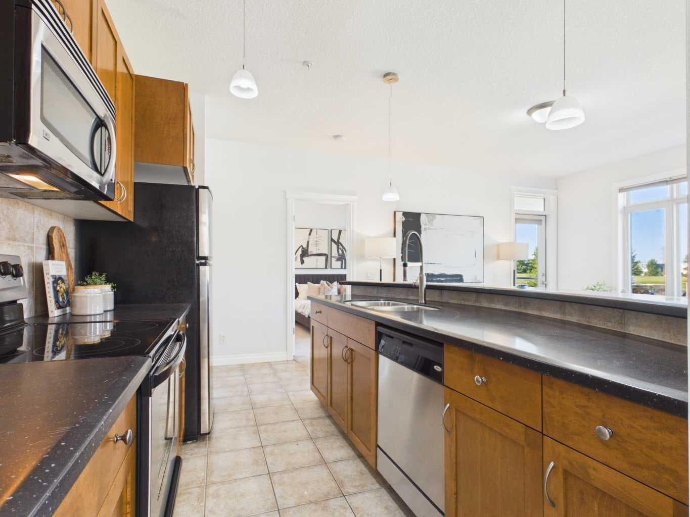 204, 2 hemlock Crescent SW