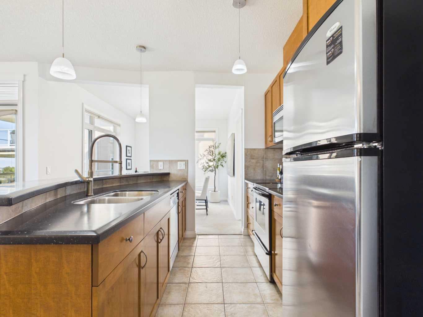 204, 2 hemlock Crescent SW