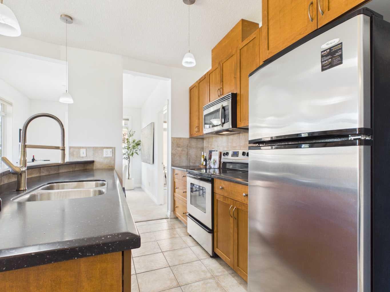 204, 2 hemlock Crescent SW