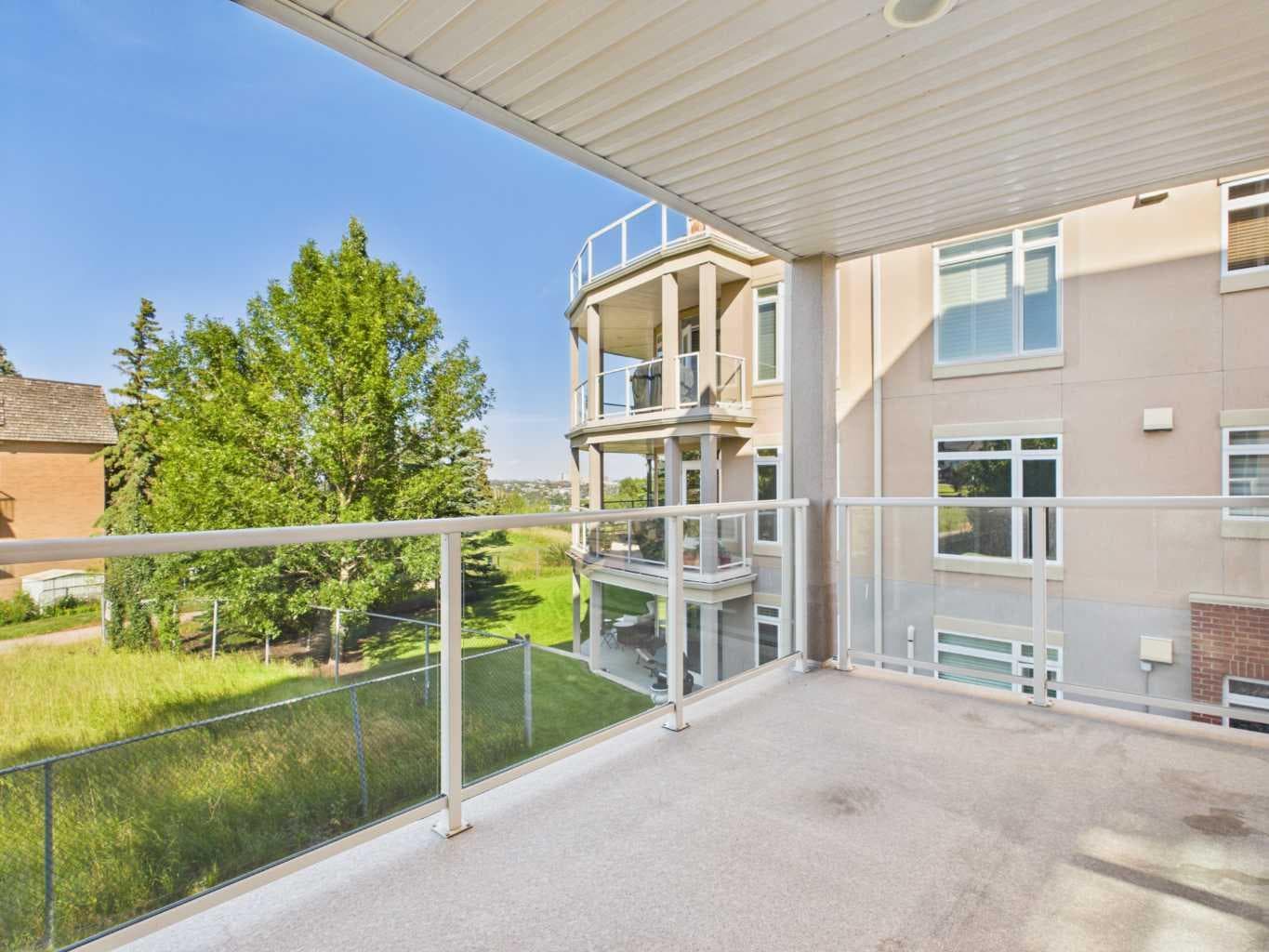 204, 2 hemlock Crescent SW