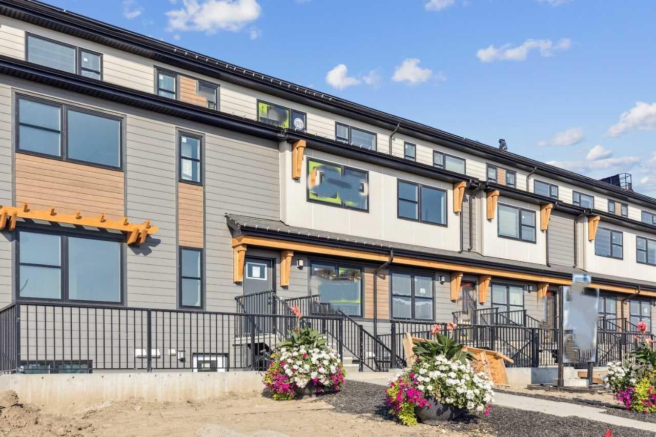 810, 135 Mahogany Parade SE