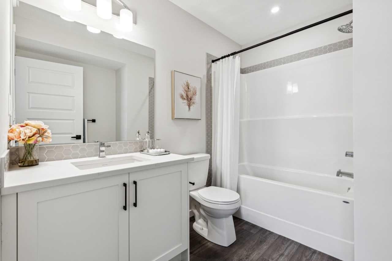 810, 135 Mahogany Parade SE