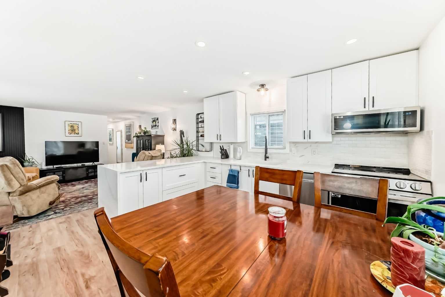 189, 99 Arbour Lake Road NW