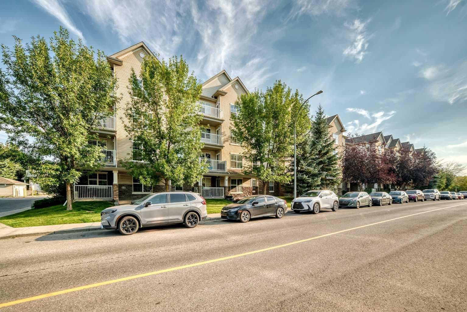 411, 2000 Applevillage Court SE