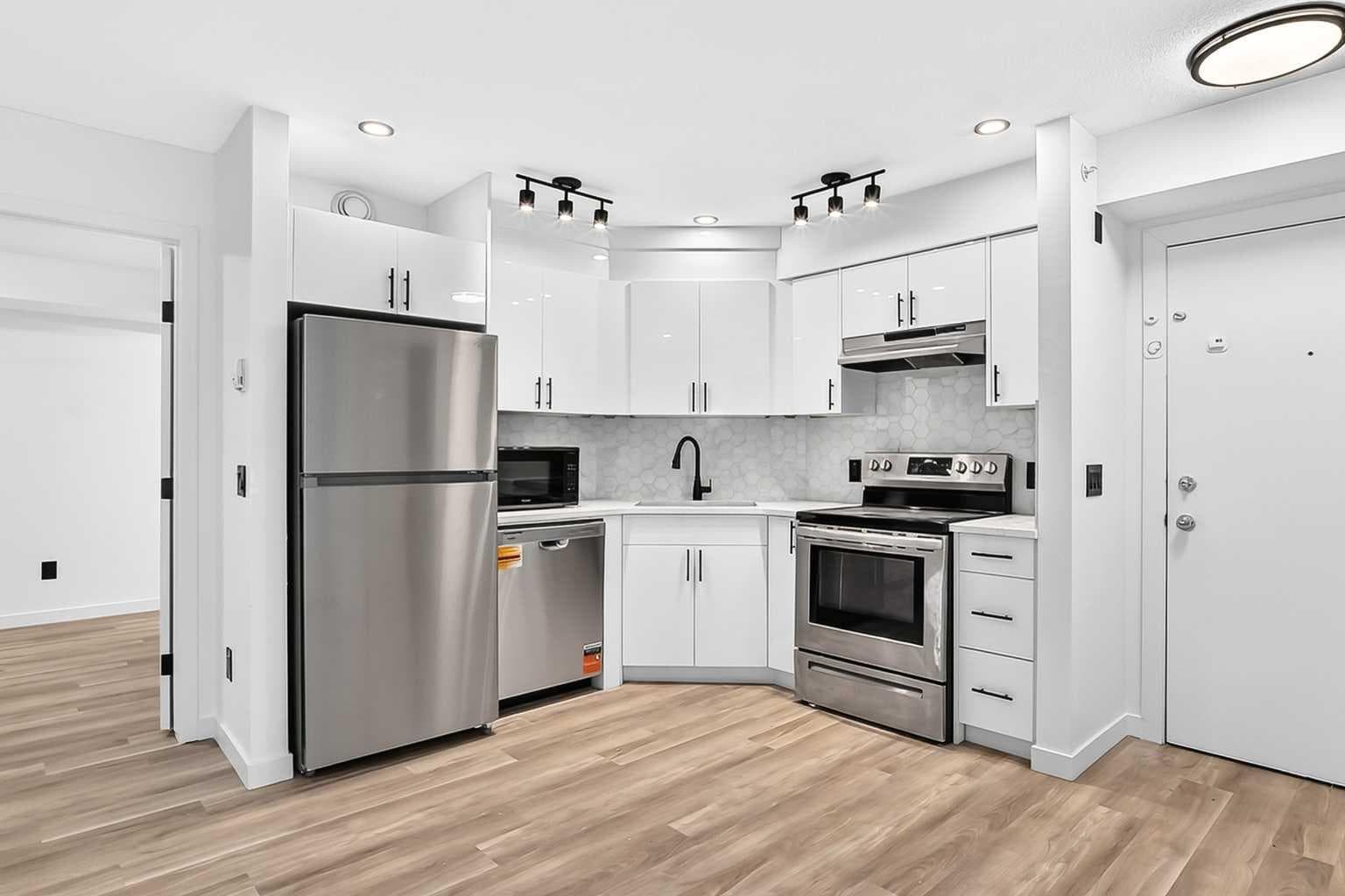 411, 2000 Applevillage Court SE