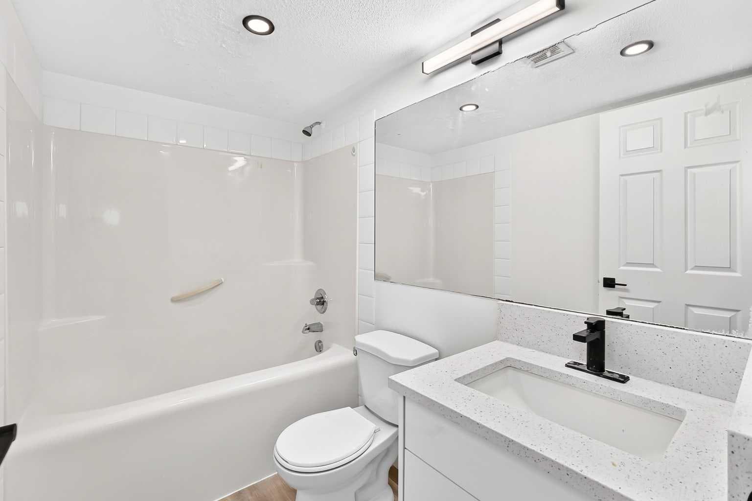 411, 2000 Applevillage Court SE