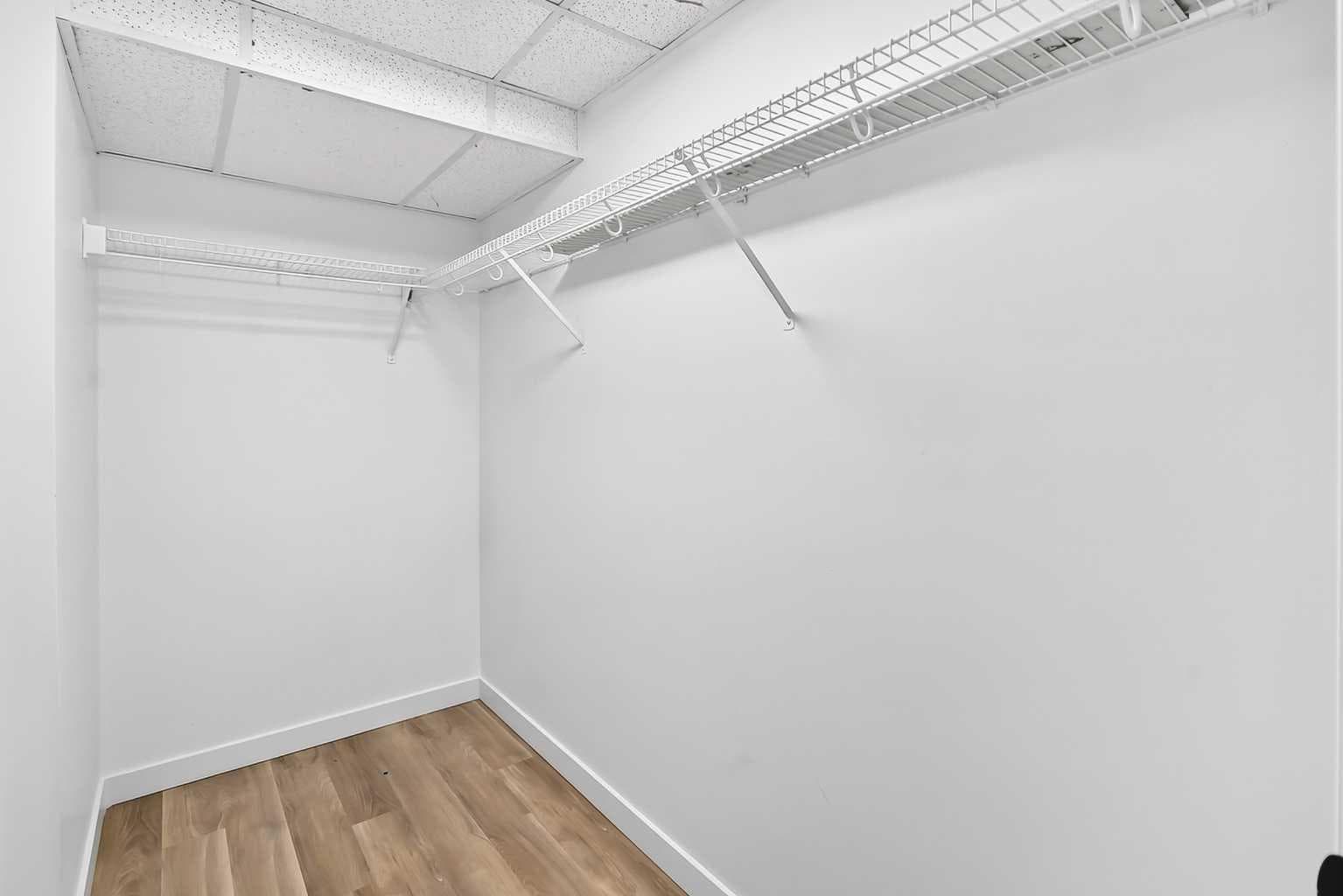411, 2000 Applevillage Court SE
