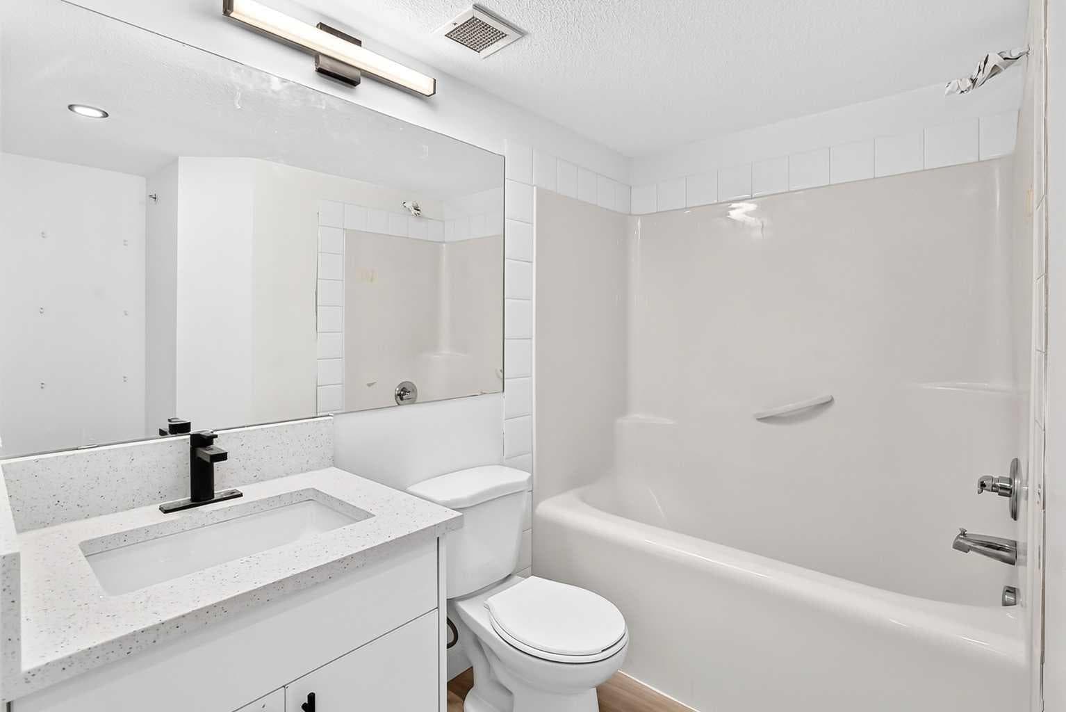 411, 2000 Applevillage Court SE