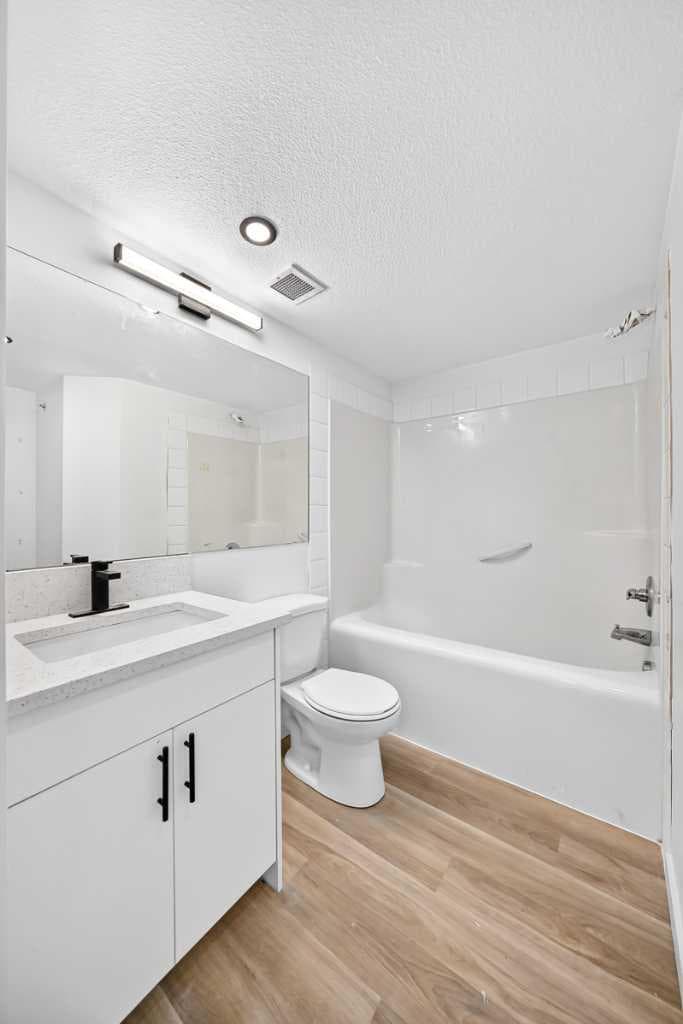 411, 2000 Applevillage Court SE