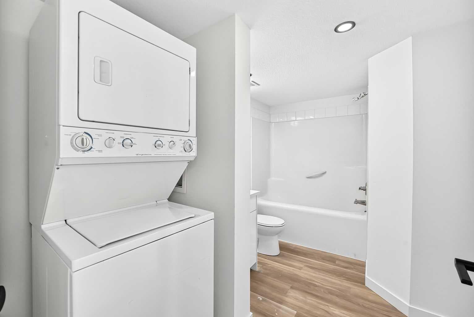 411, 2000 Applevillage Court SE