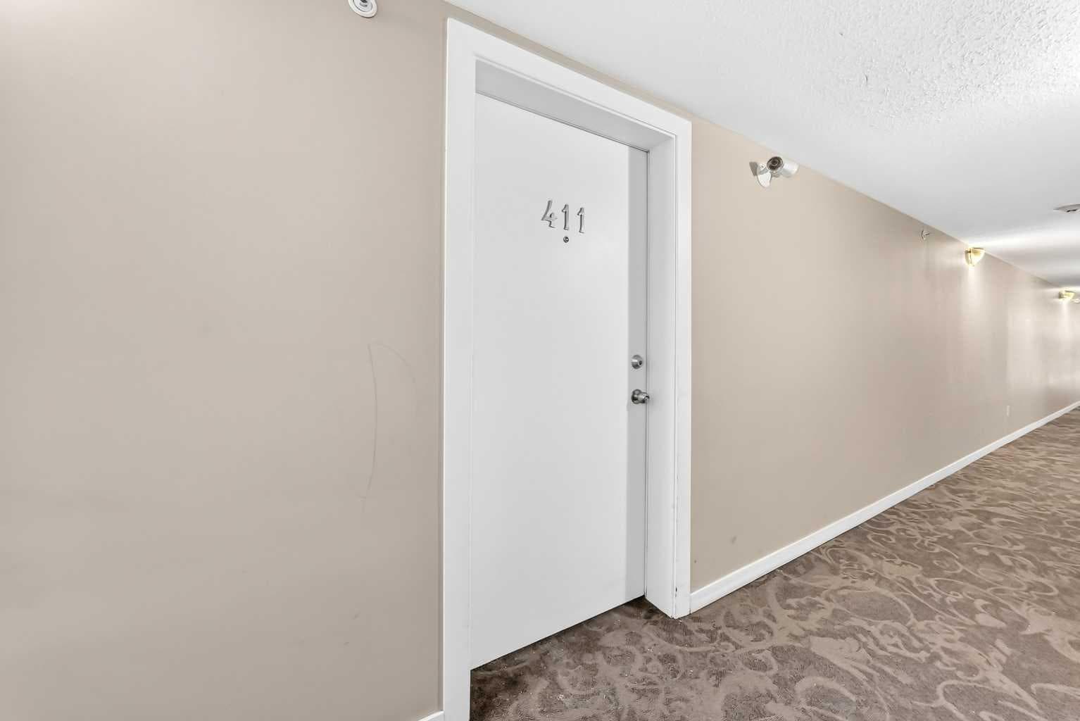 411, 2000 Applevillage Court SE