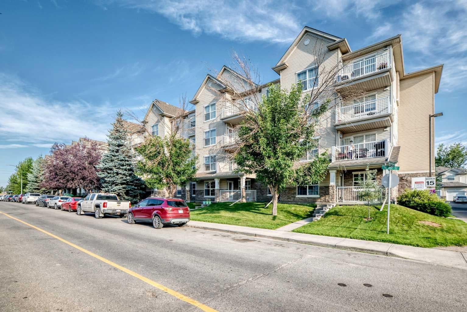 411, 2000 Applevillage Court SE
