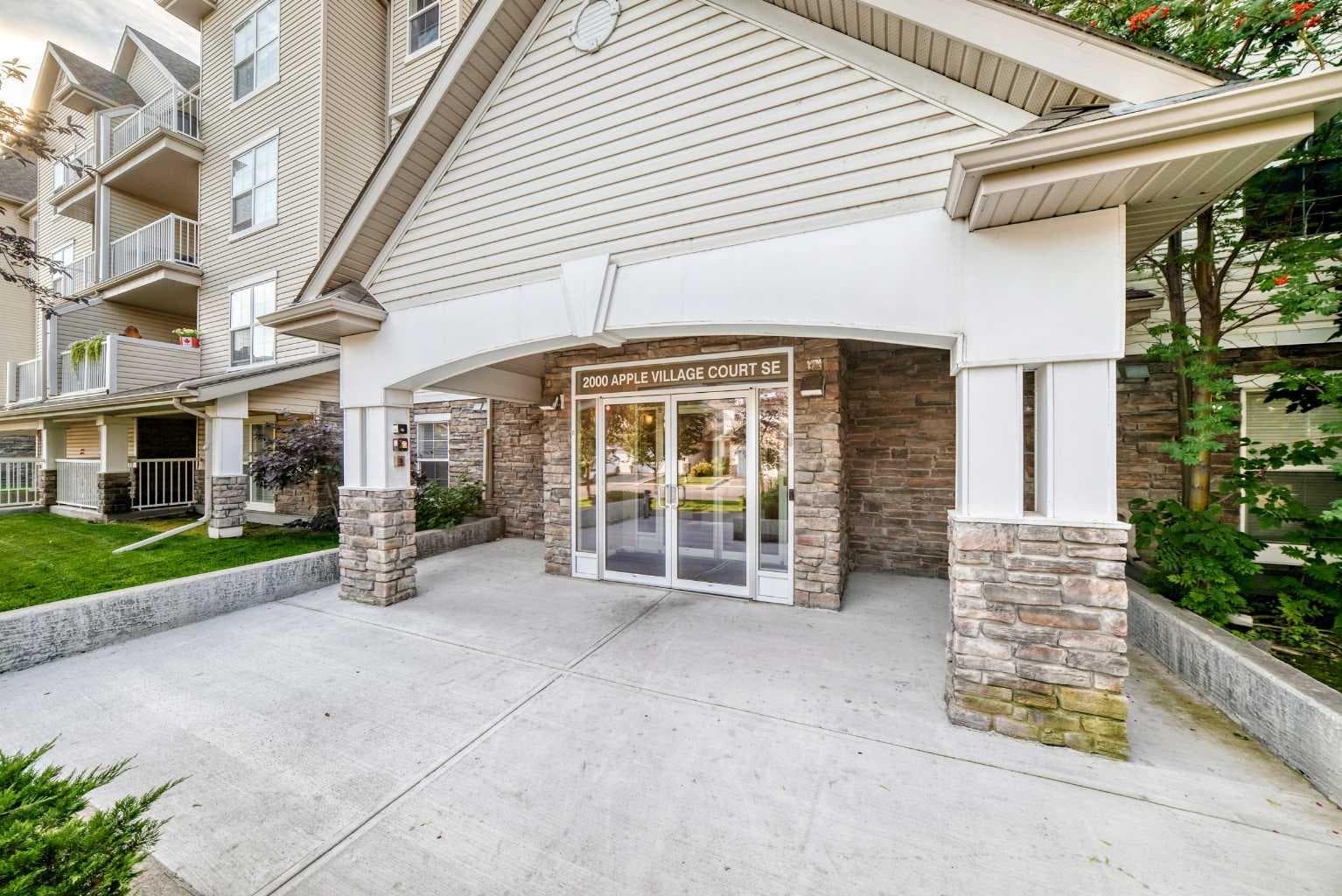 411, 2000 Applevillage Court SE