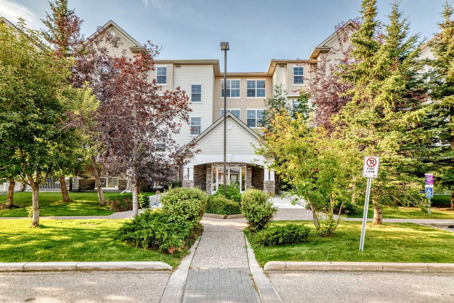 411, 2000 Applevillage Court SE