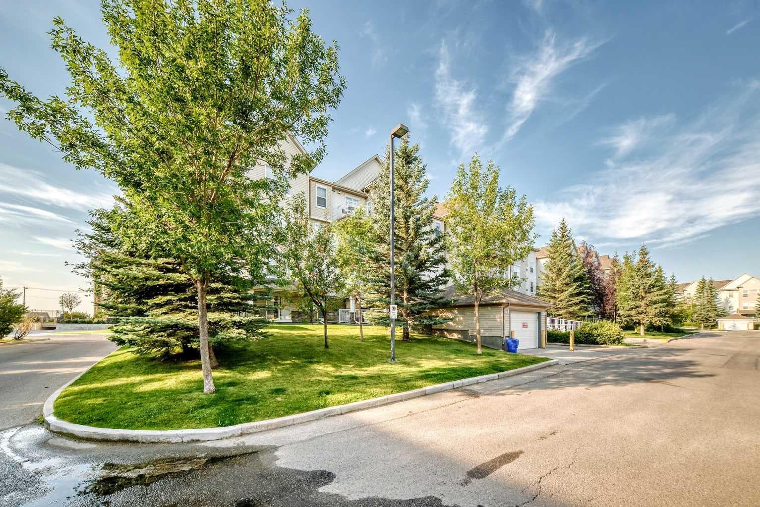 411, 2000 Applevillage Court SE