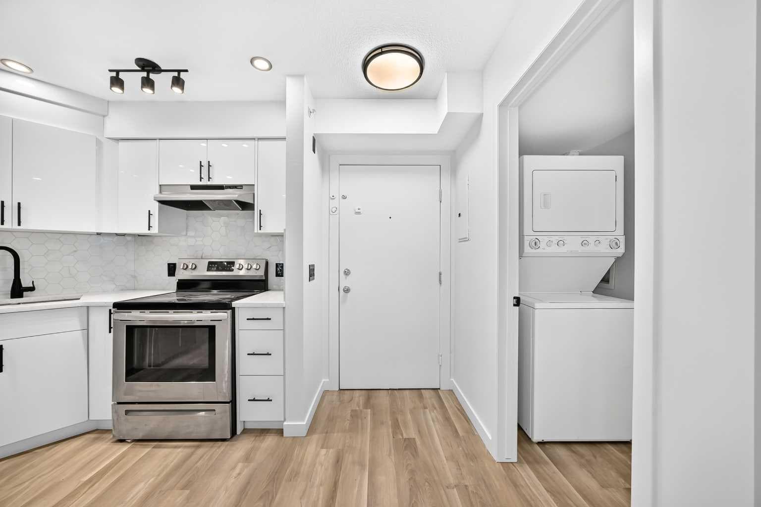 411, 2000 Applevillage Court SE