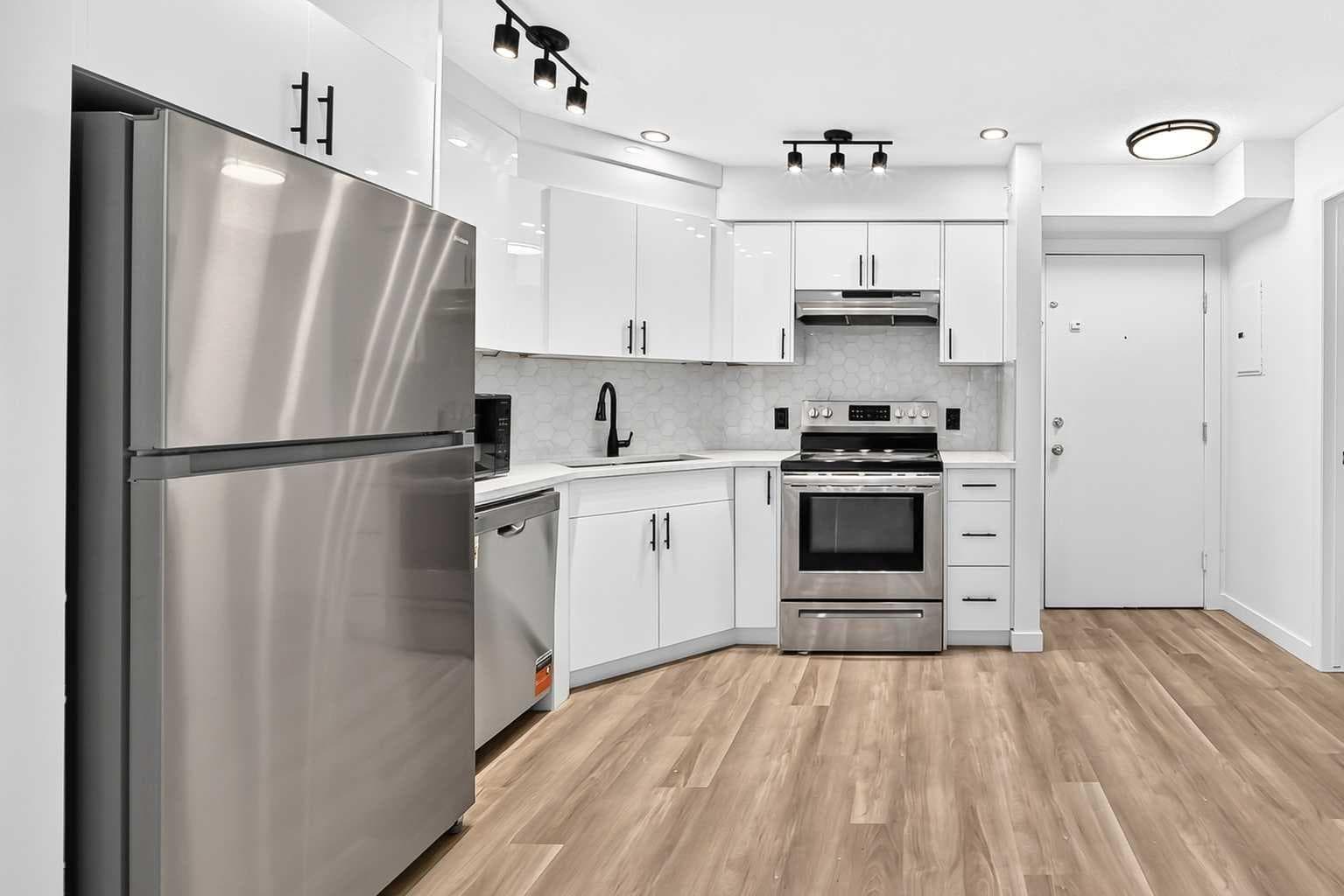 411, 2000 Applevillage Court SE