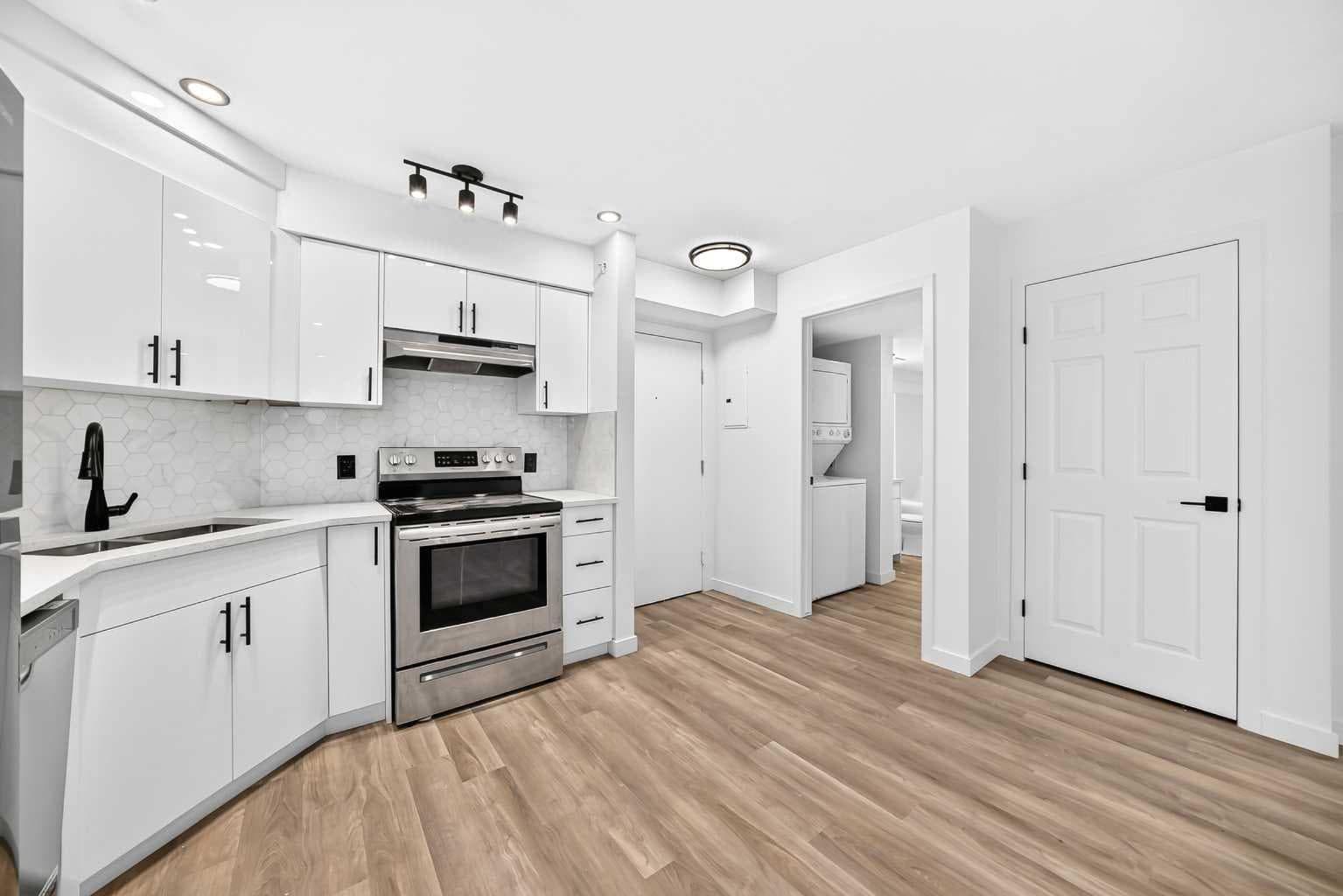 411, 2000 Applevillage Court SE