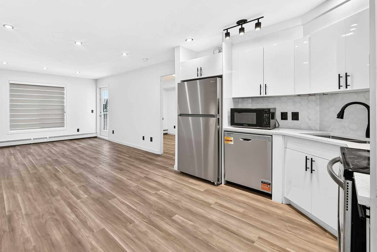 411, 2000 Applevillage Court SE