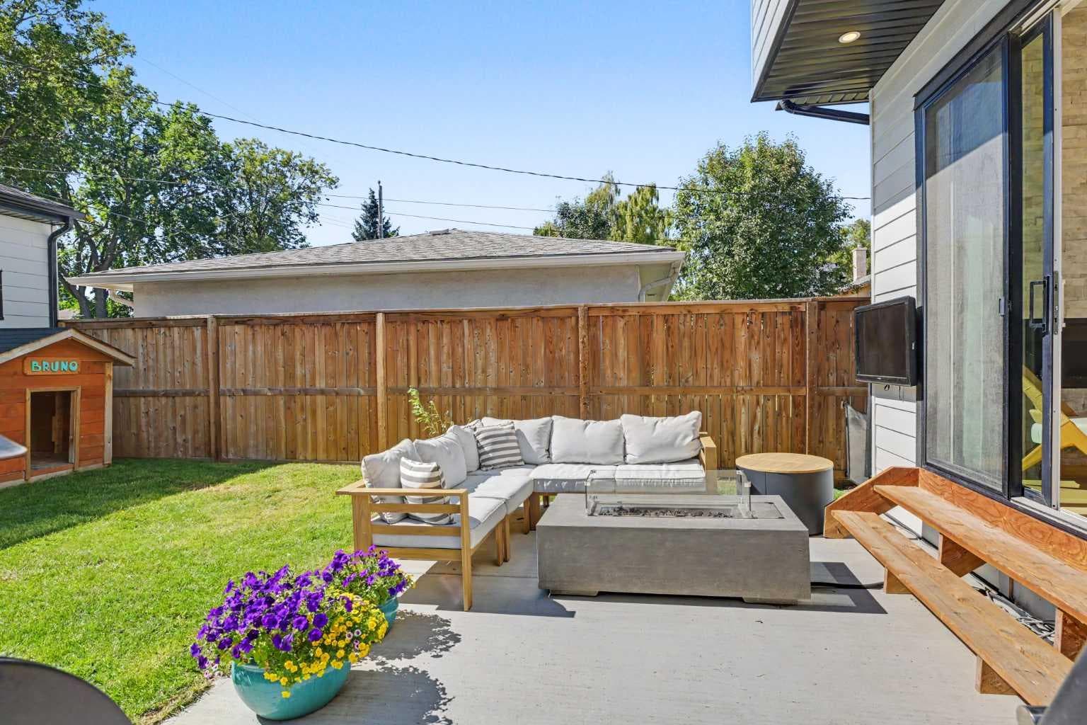 621 22 Avenue NE
