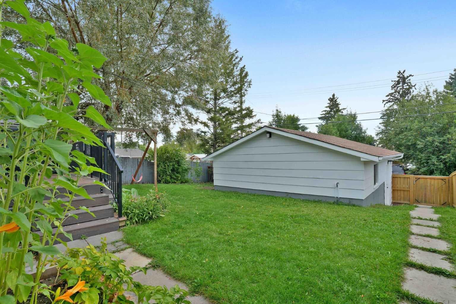 1432 Robson Crescent SE