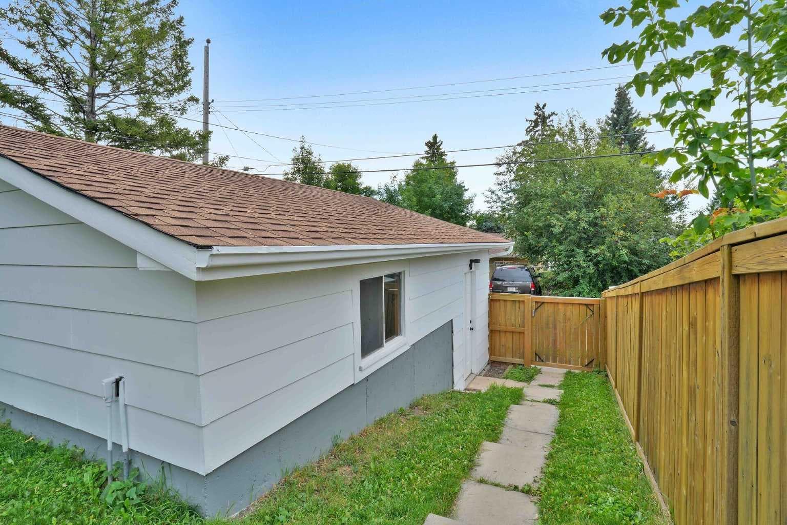 1432 Robson Crescent SE