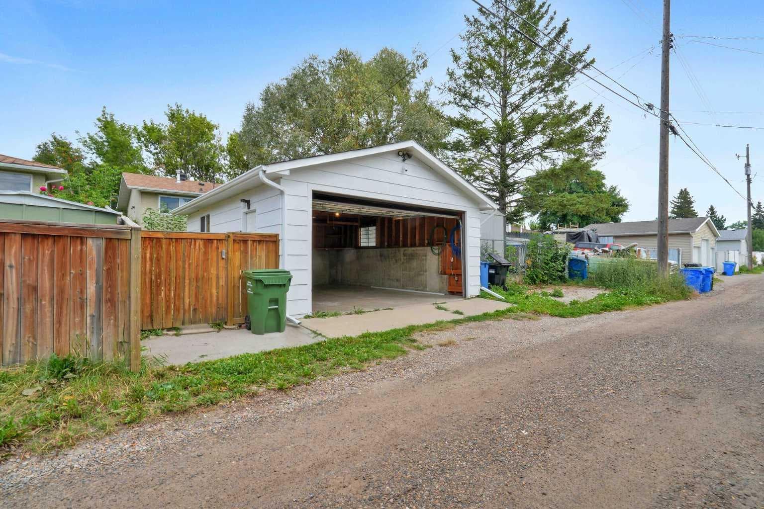1432 Robson Crescent SE
