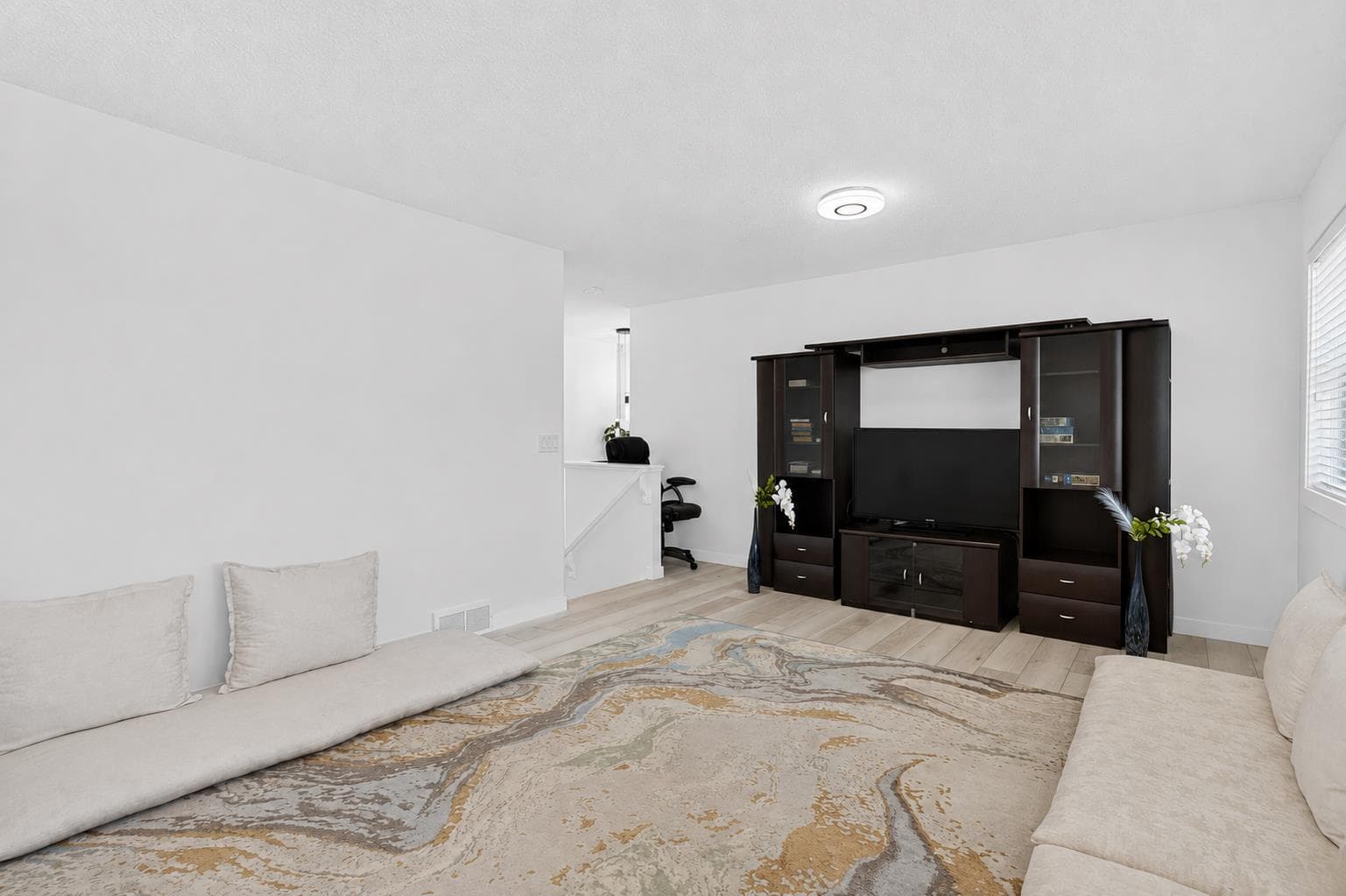 53 Martha's Place NE