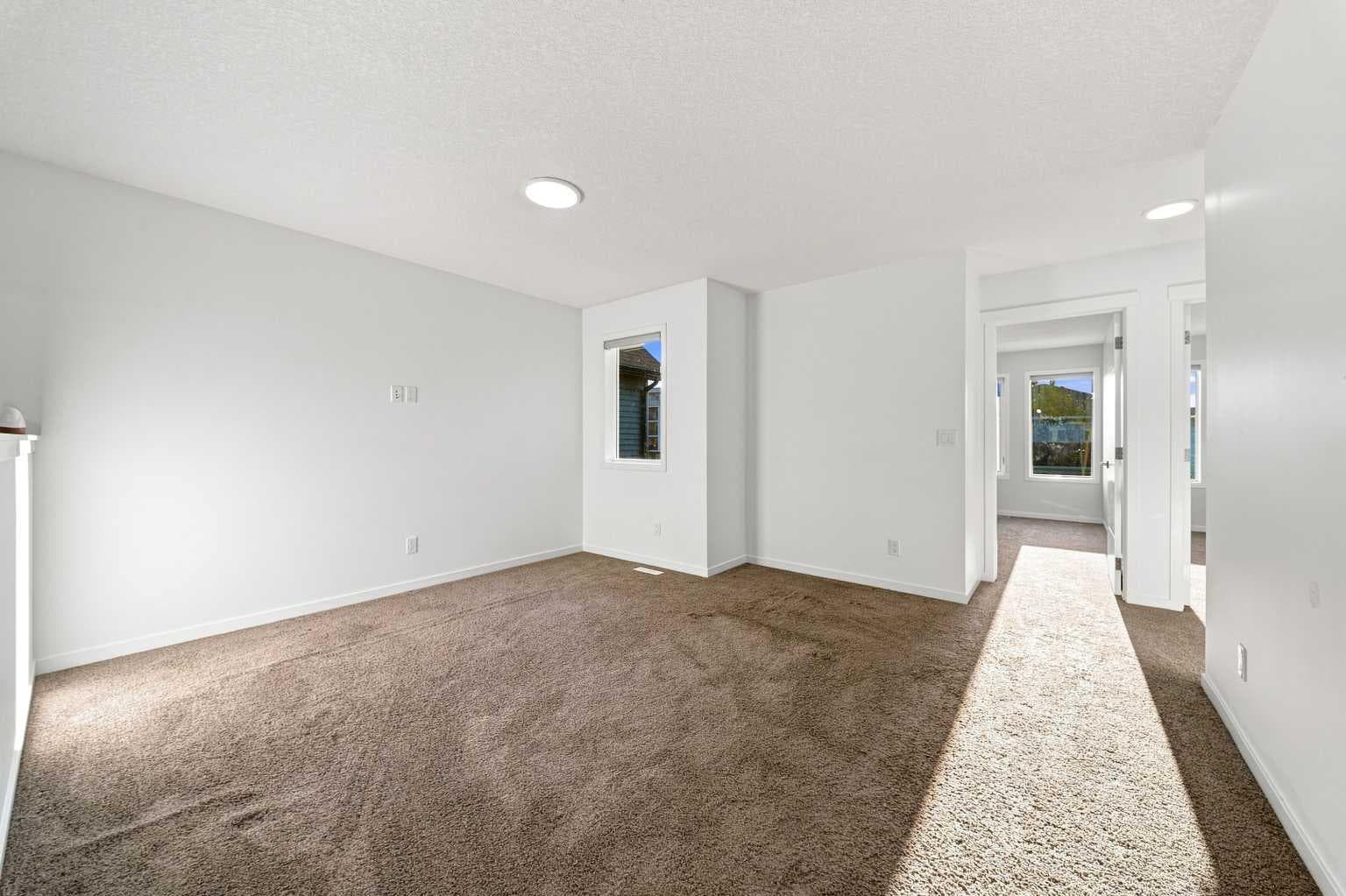 12 Corner Glen Row NE
