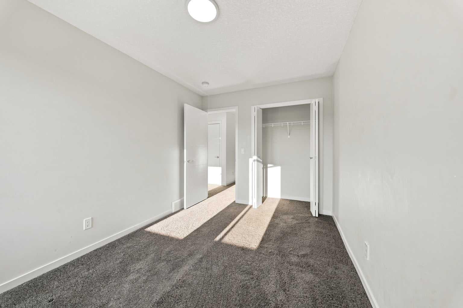 12 Corner Glen Row NE