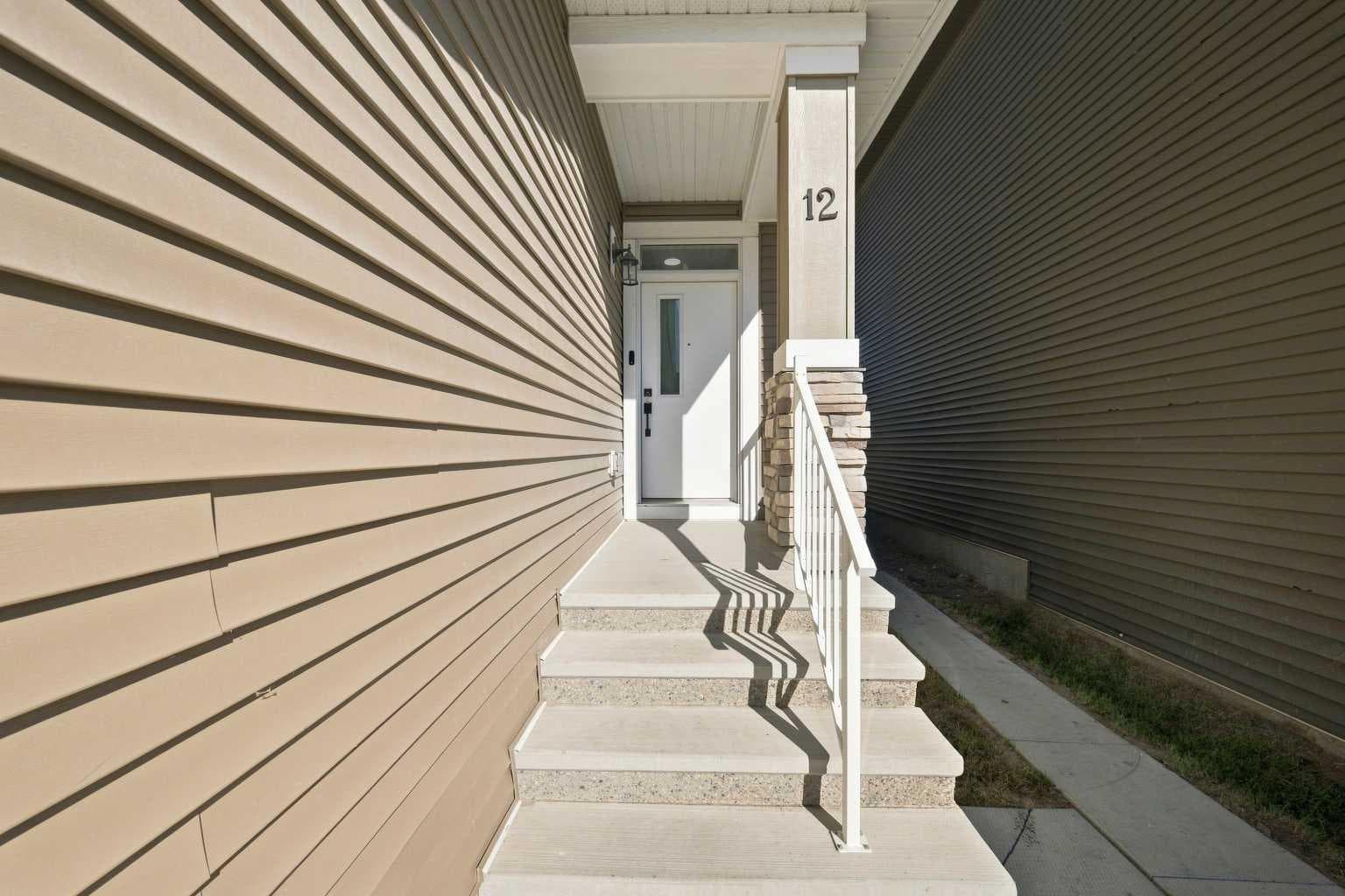 12 Corner Glen Row NE