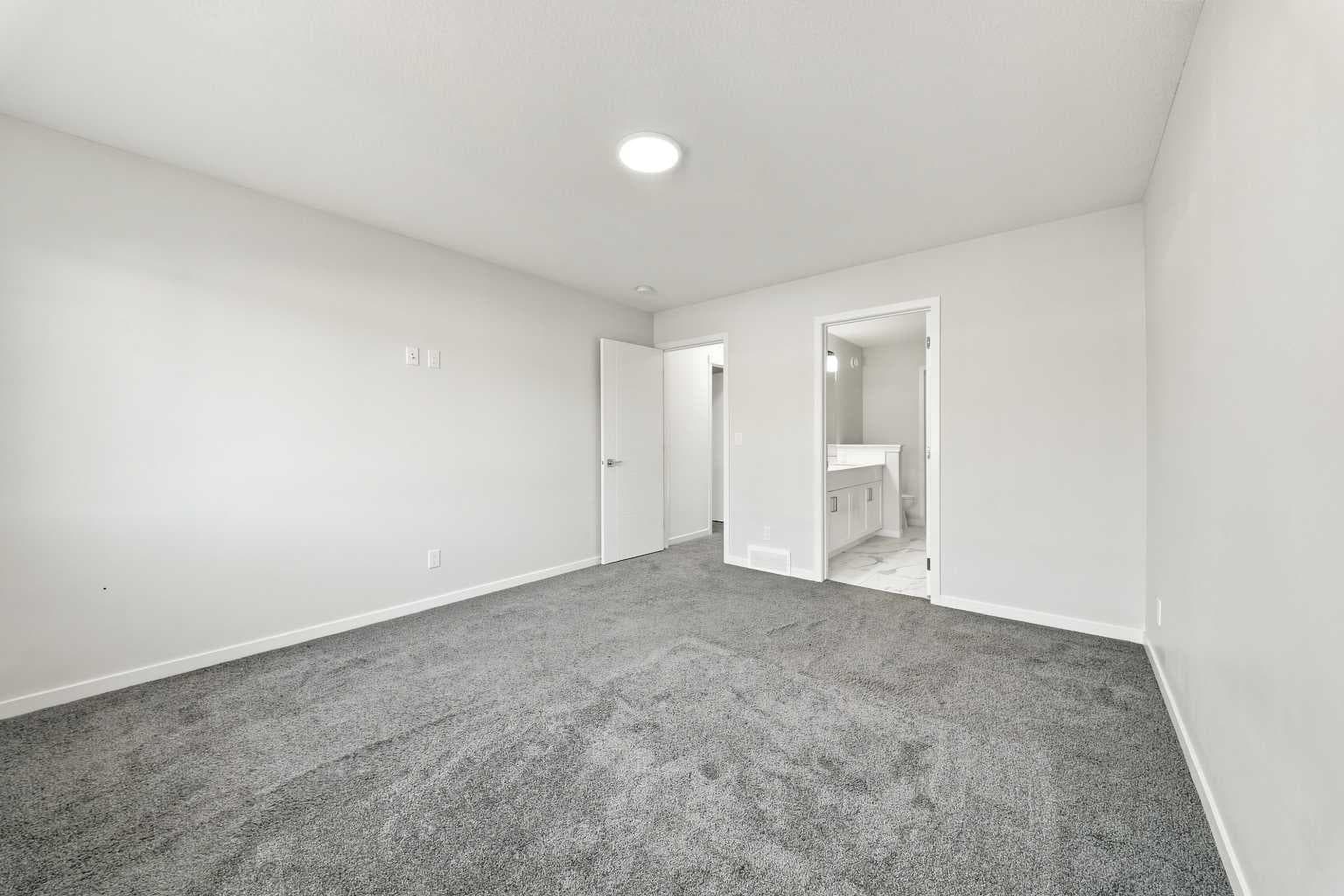 12 Corner Glen Row NE