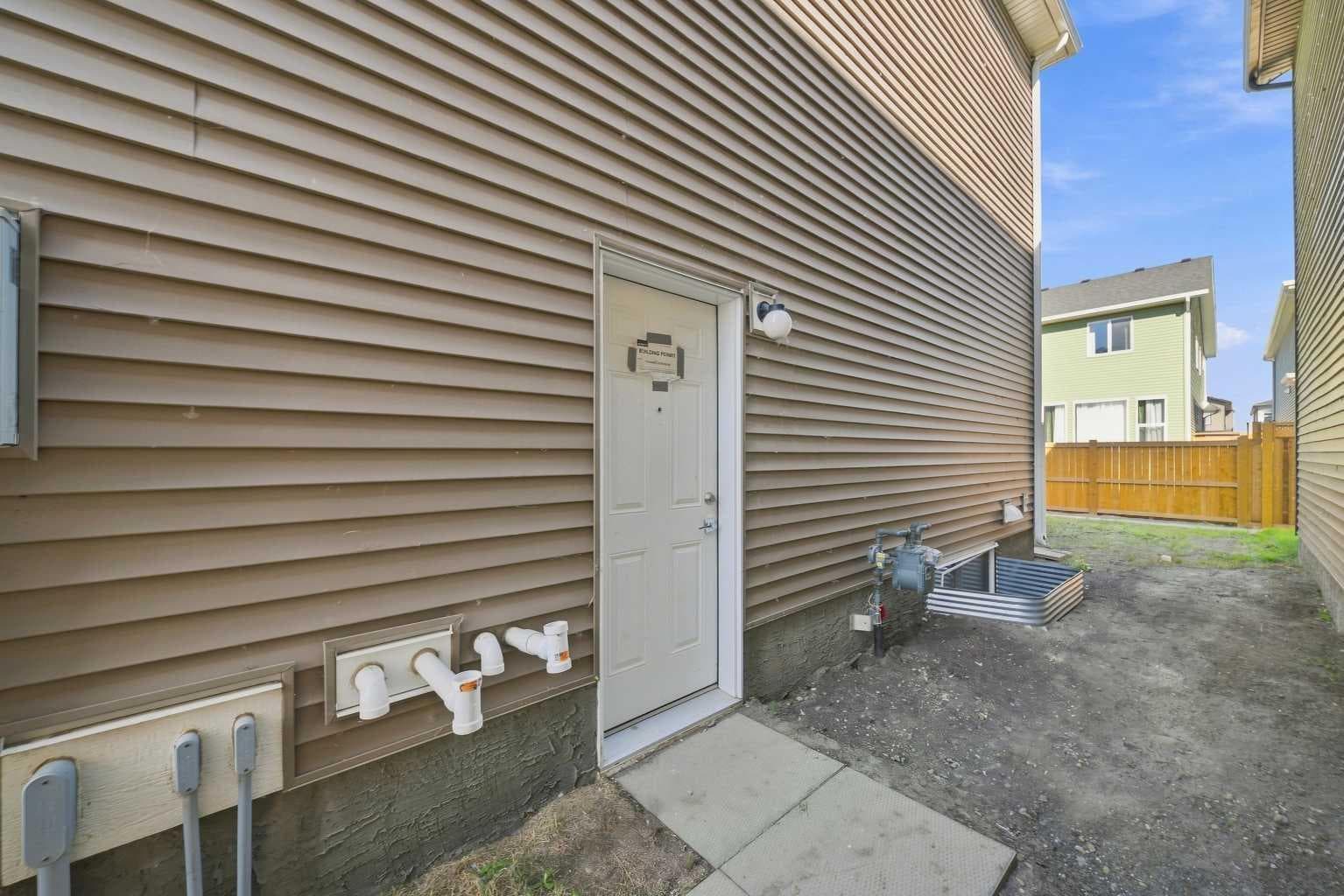 12 Corner Glen Row NE