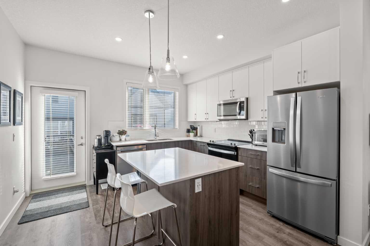 108, 75 Evanscrest Common NW