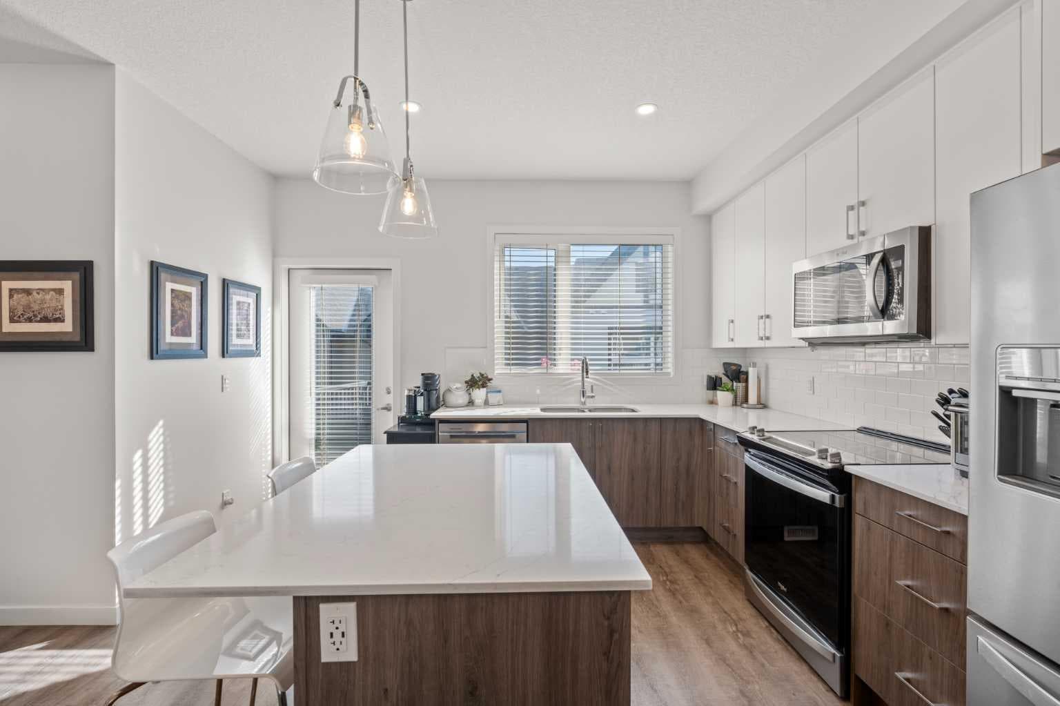 108, 75 Evanscrest Common NW
