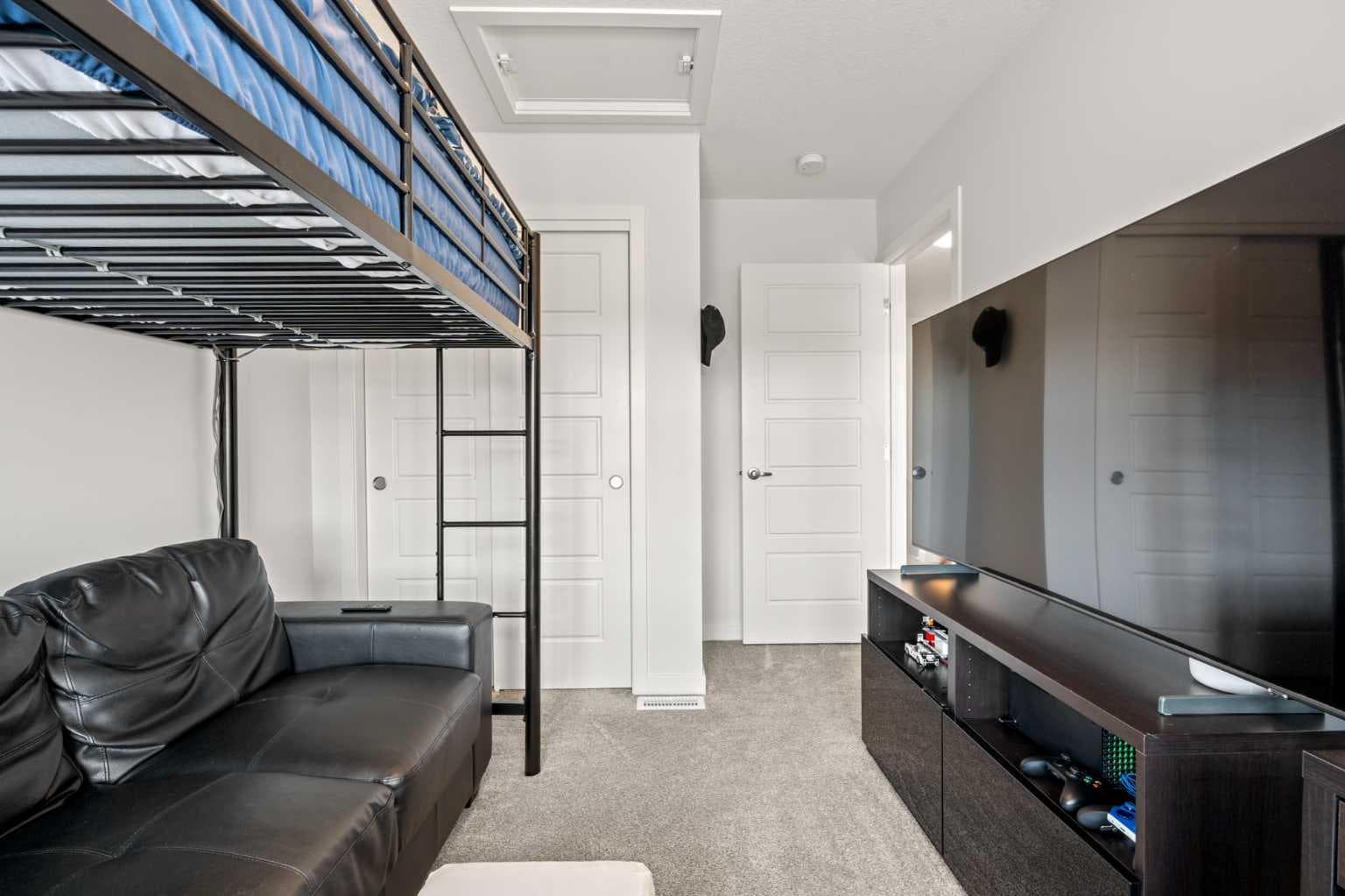 108, 75 Evanscrest Common NW