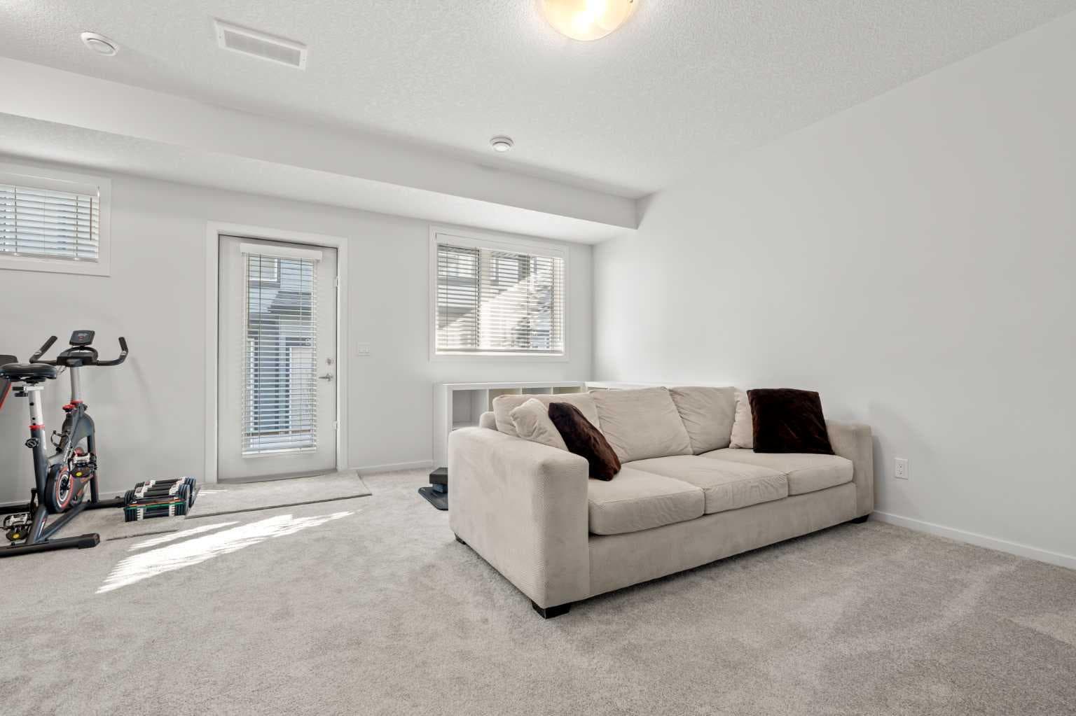 108, 75 Evanscrest Common NW