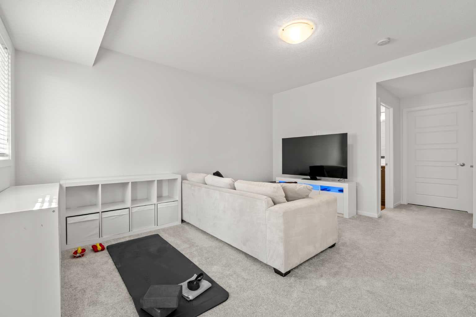 108, 75 Evanscrest Common NW