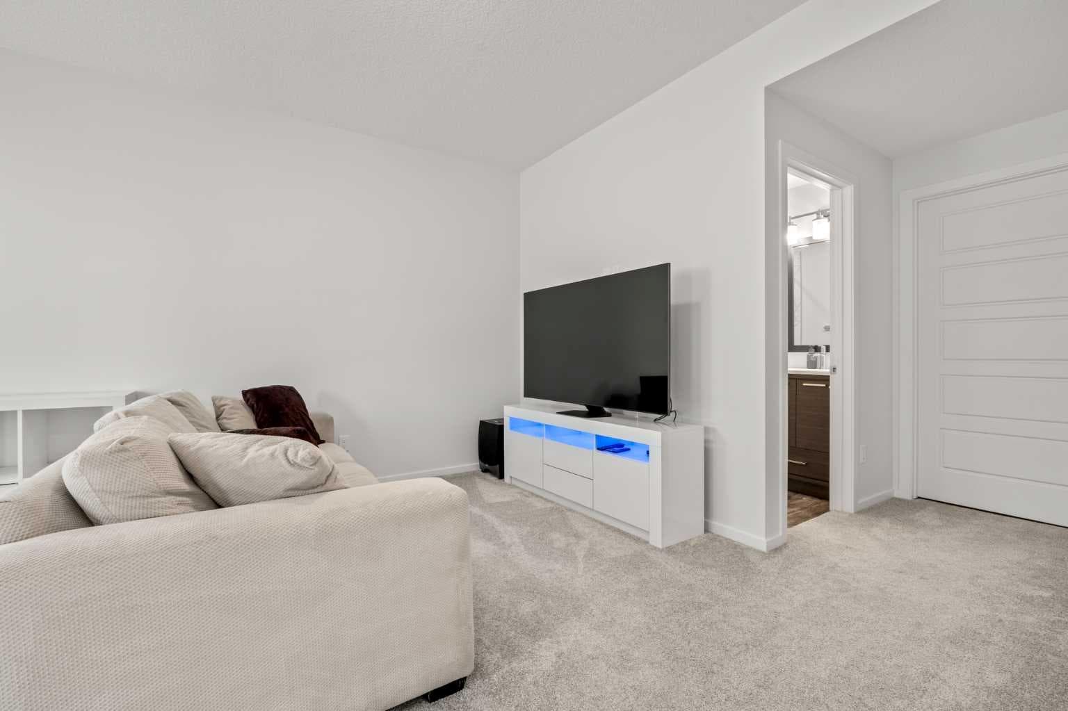 108, 75 Evanscrest Common NW