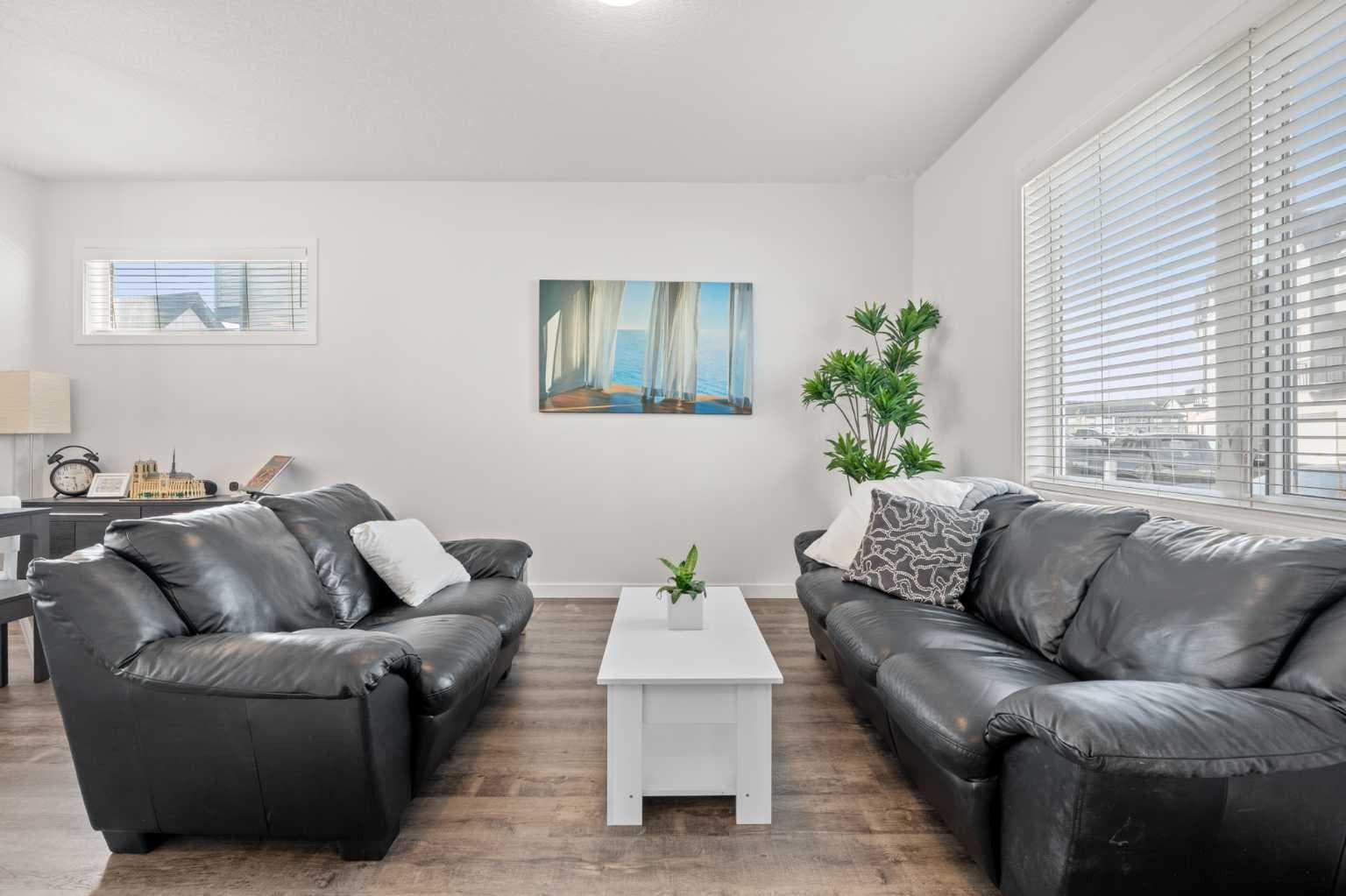 108, 75 Evanscrest Common NW