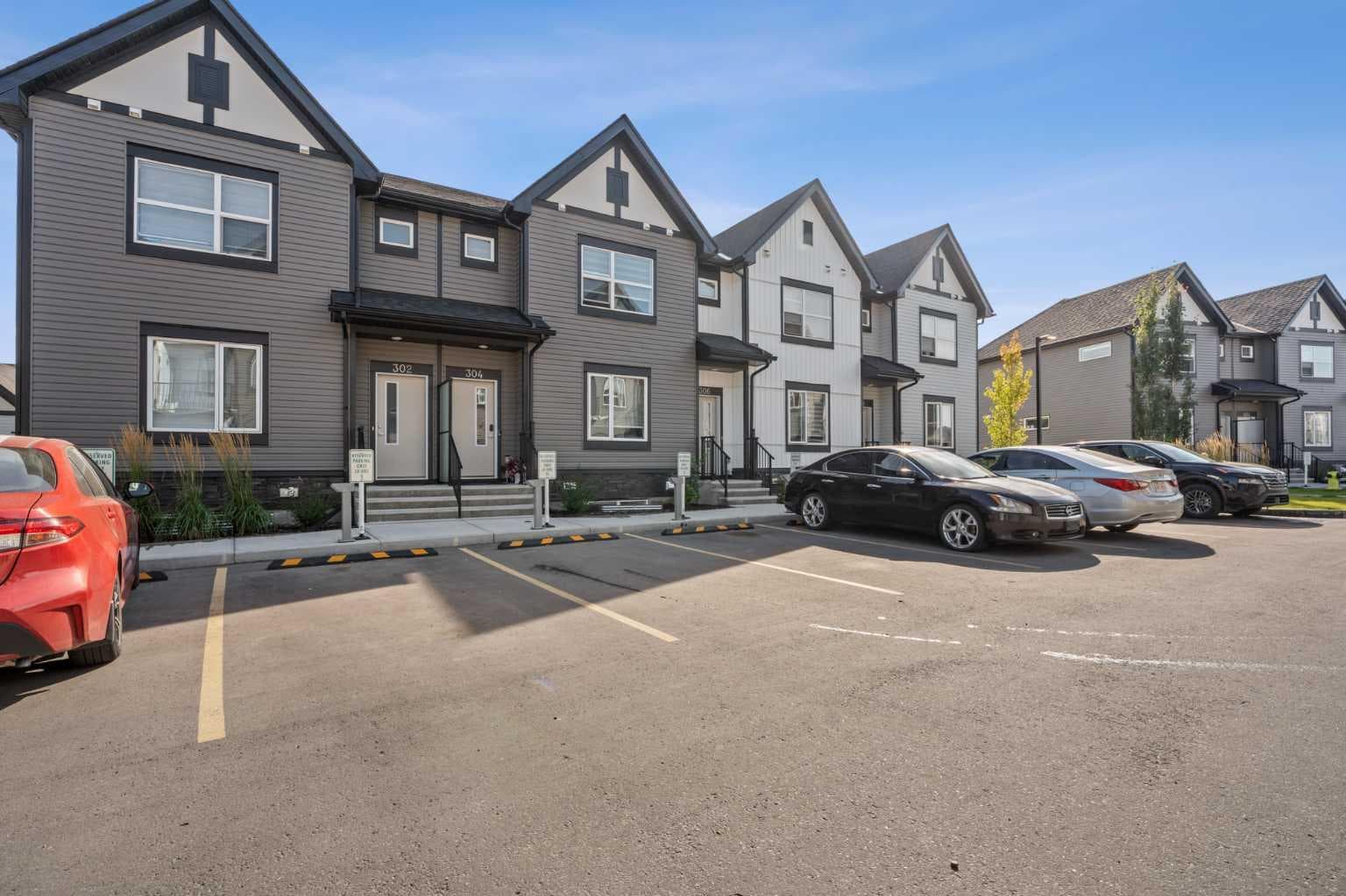 108, 75 Evanscrest Common NW