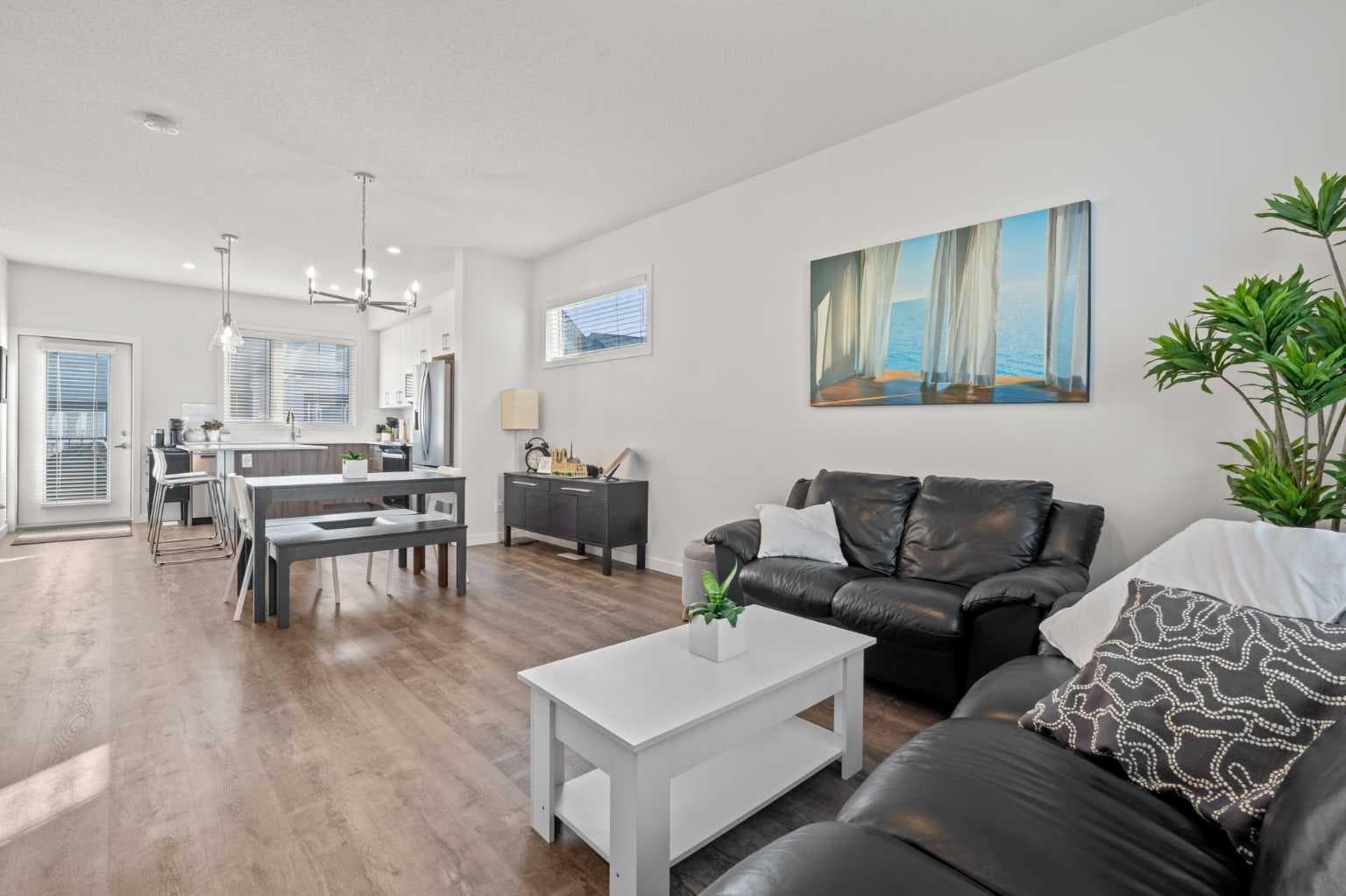 108, 75 Evanscrest Common NW