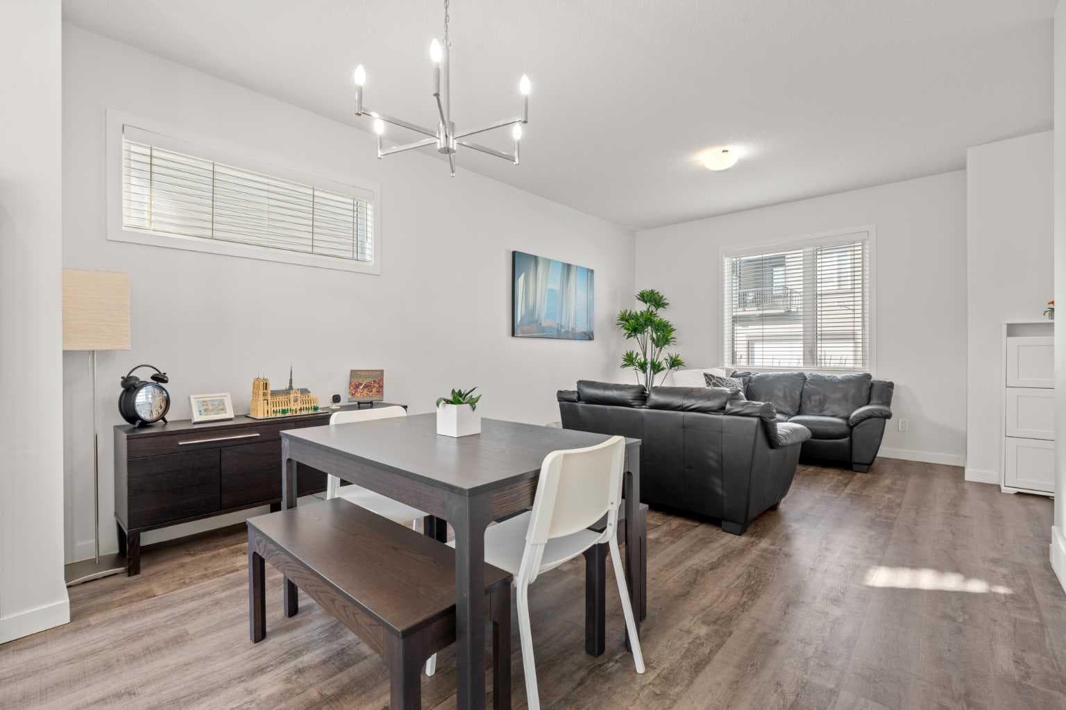 108, 75 Evanscrest Common NW