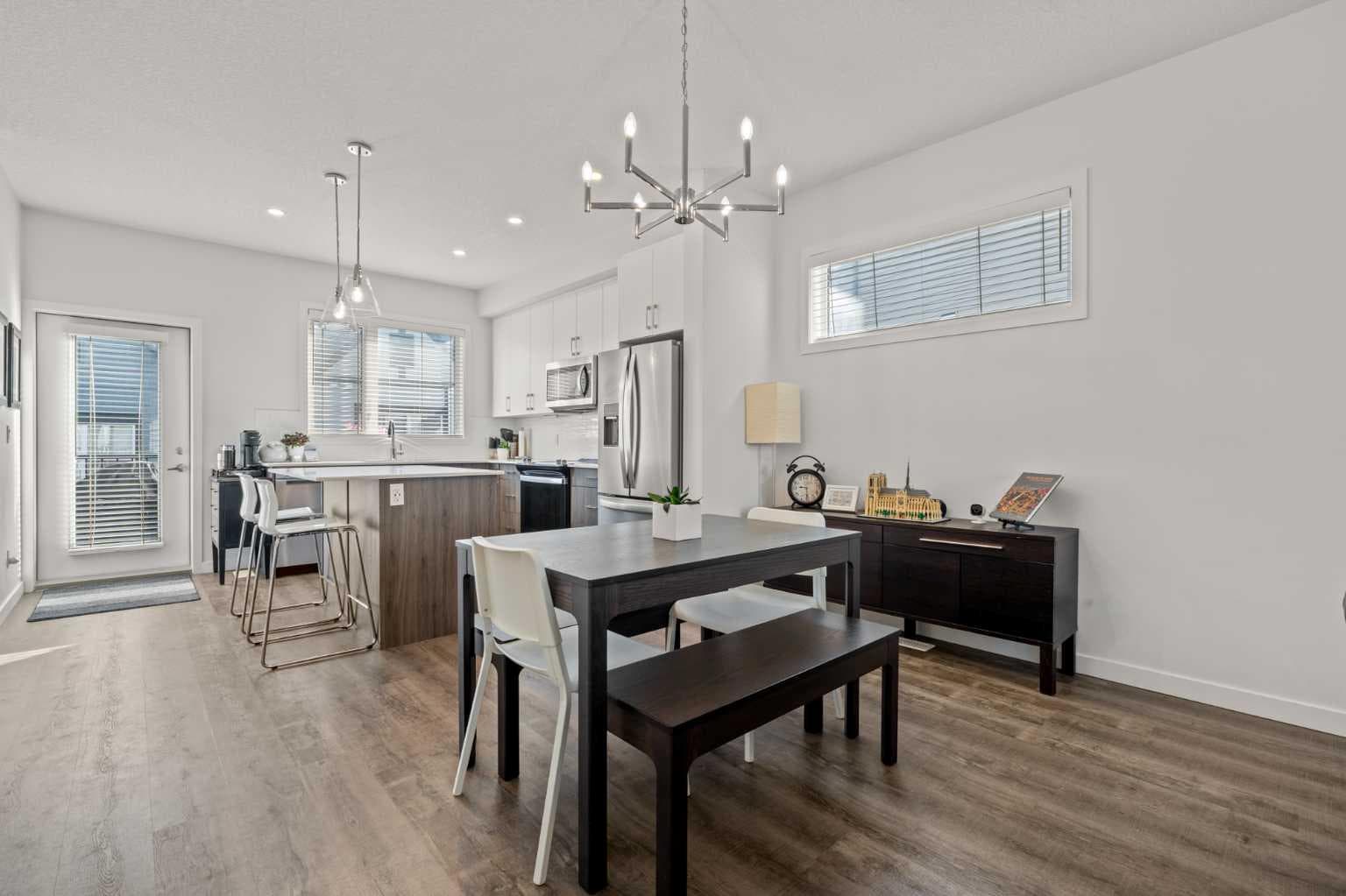 108, 75 Evanscrest Common NW
